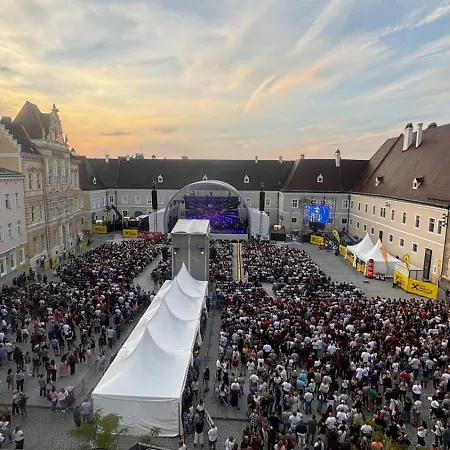 Klimatisierte Luxus-dachterrassenwohnung Im Zentrum *