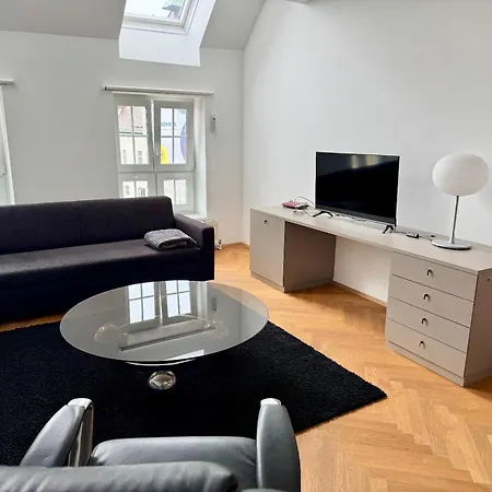 Klimatisierte Luxus-dachterrassenwohnung Im Zentrum Appartement