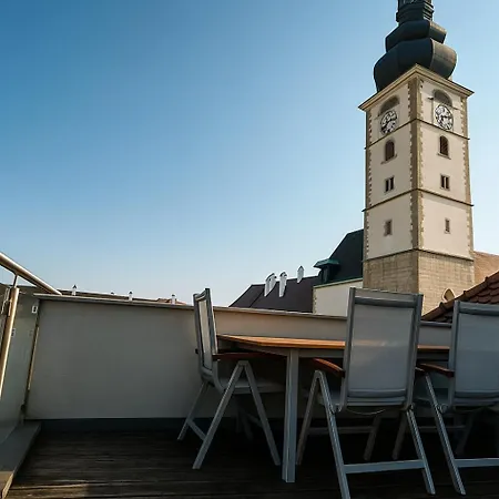 Klimatisierte Luxus-dachterrassenwohnung Im Zentrum Appartement