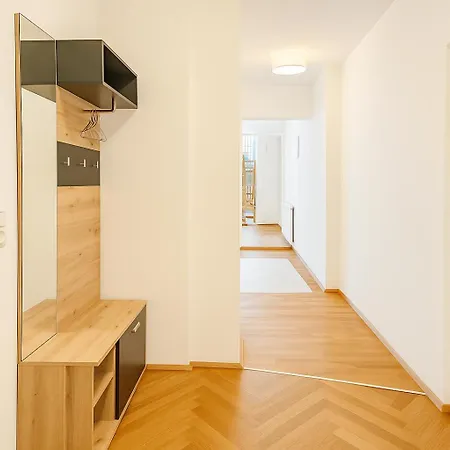 Klimatisierte Luxus-dachterrassenwohnung Im Zentrum * Sankt Poelten