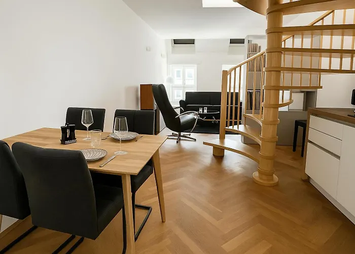 Klimatisierte Luxus-dachterrassenwohnung Im Zentrum アパート